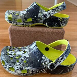 Crocs Classic Slip On Clogs Graphic Street Signs Size W 8 M 6